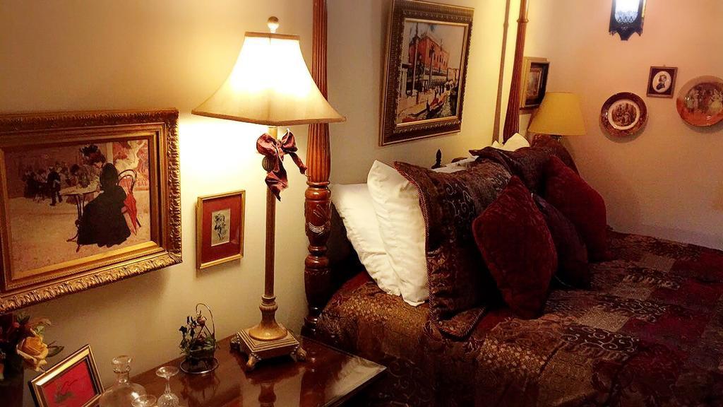 The Stone Hedge Bed And Breakfast Richmond Habitación foto